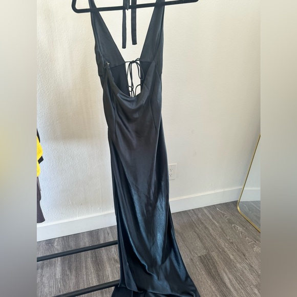 Oh Polly Alessandra halter neck fishtail maxi dress - Picture 3 of 8